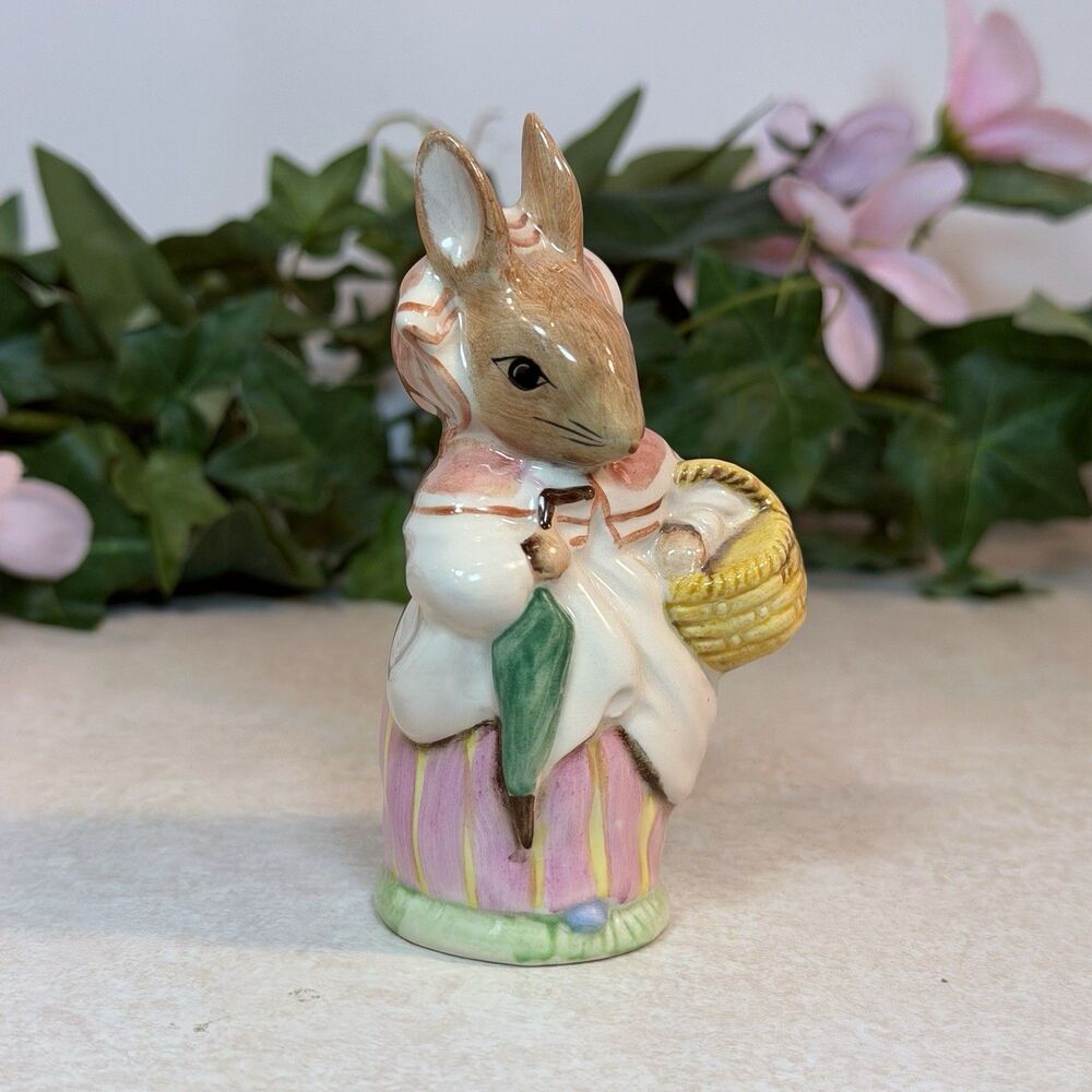 Beatrix Potter MRS. RABBIT Royal Albert 1989 Porcelain Figurine England Warne